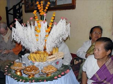 Độc đáo lễ cầu yên ở Lào