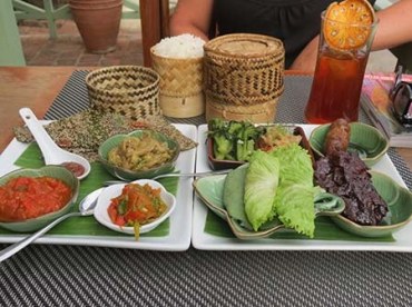 Phong cách ăn uống của người Lào