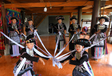 Bài 5: Sắp xếp cho thành câu