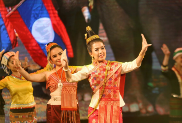 Bài 4: Thêm nguyên âm cho có nghĩa 