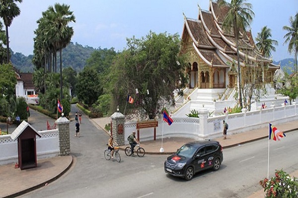 Tự lái xe đi du lịch Lào cần lưu ý
