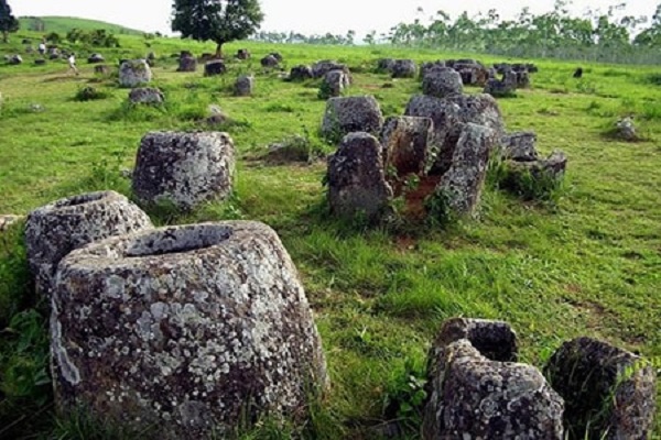 Huyền tích “ma quái” về cánh đồng chum ở Lào
