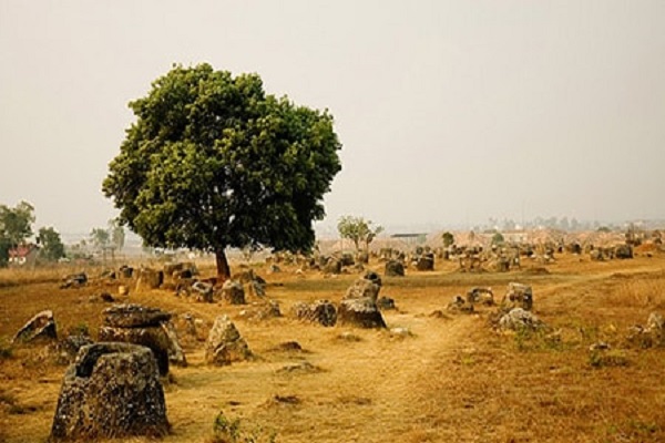 Huyền tích “ma quái” về cánh đồng chum ở Lào