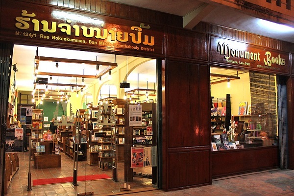 Hiệu Sách Monument Books Shop Viêng Chăn