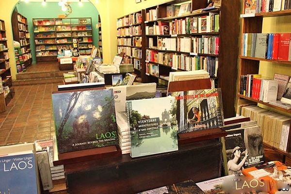 Hiệu Sách Monument Books Shop Viêng Chăn