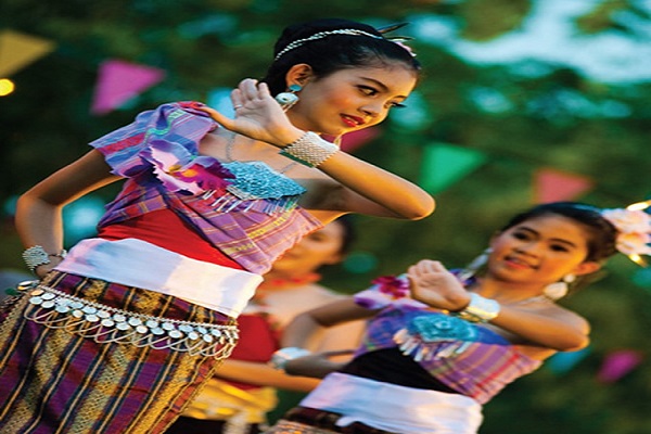Lễ hội rước nữ Chúa Xuân ở Lào