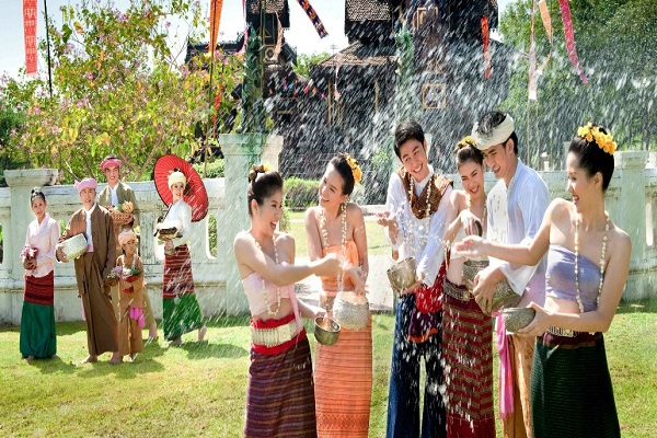 Lễ hội té nước ở Lào