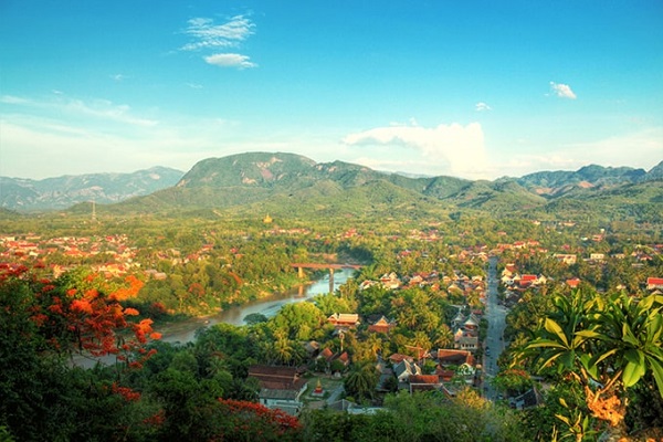 Núi Phou Si là một điểm du lịch nổi tiếng ở Luông Pha Băng
