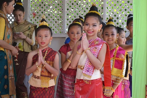 Văn hóa chào hỏi của người Lào